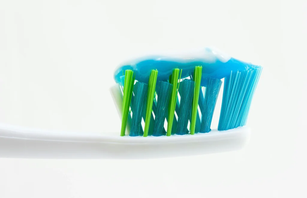 Mechanical vs. Chemical Cleaner for Dentures